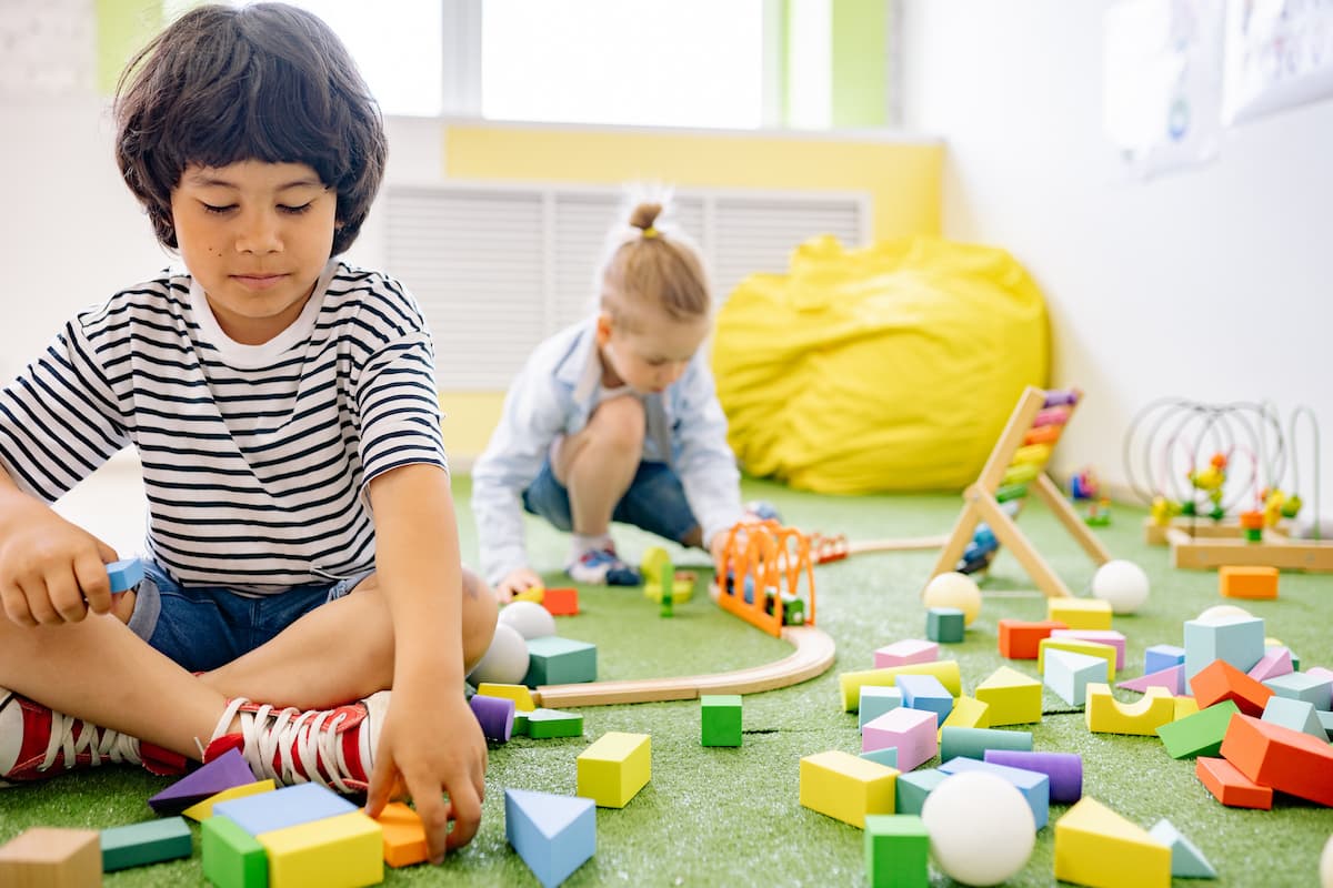Read more about the article Quais são as melhores atividades e brinquedos para crianças de 3 anos?